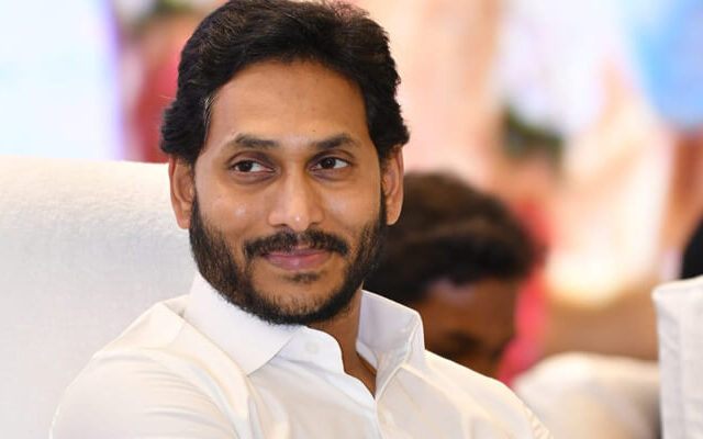 జ‌గ‌న్‌కు ఆహ్వానం వెనుక కుట్ర‌!