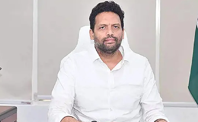 విశాఖ స్టీల్ ప్లాంట్‌ను సంద‌ర్శించ‌ని అస‌లైన మంత్రి! Great Andhra